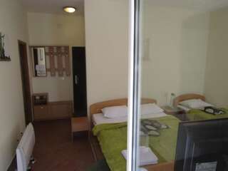 Гостевой дом Central Studios Подгорица Трехместный номер-студио с балконом-3